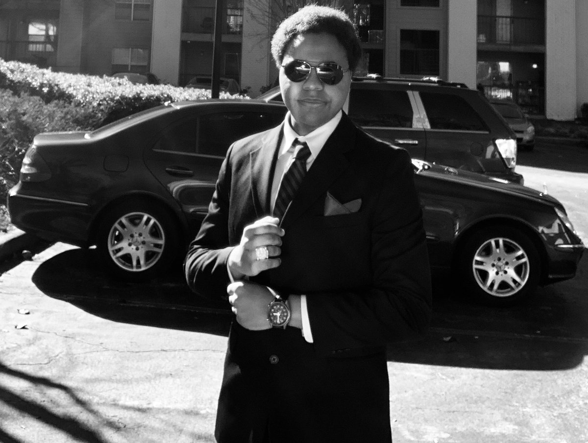 kennedylucasmba's tweet photo. “Do it like #jamesbond”😁🔥✌🏽😎😝😀😌☠️😄 #handsome #swankey #suit #confidence #curls #curlyhair #style #boss #power #producerlife #moment #smiles #shelovesit #businessman #photooftheday #photo #selfieoftheday #doitlikeaboss #motivationalquotes #inspirationalquotes #makemoney https://t.co/Gi7FuvMUF1