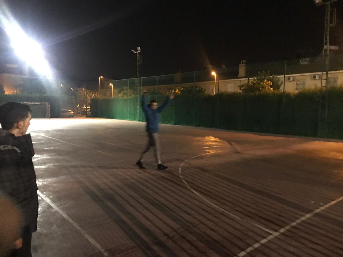 ParqueVerdeFS's tweet photo. El partido comenzó más tarde de lo habitual debido a que un individuo saltó al campo. Gracias al cuerpo de seguridad pudimos jugar el partido con total tranquilidad https://t.co/RxlldbqqiI