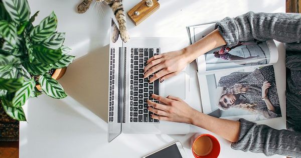 KirisPowell's tweet photo. It’s #CleanOffYourDeskDay! Here are some tips on getting started: https://t.co/jidiWqSfWw https://t.co/RmY7HiHJaO