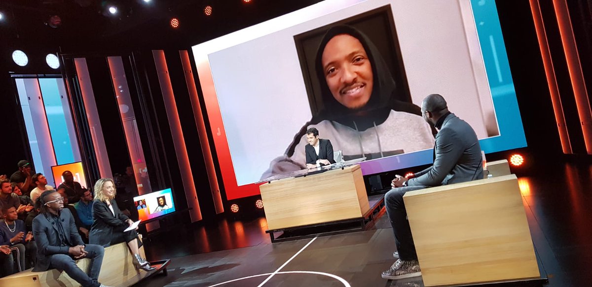 AliAhamada16's tweet photo. Merci à tous pour vos messages, ça me fait énormément plaisir ! Merci à @jplusun pour l'accueil et merci @Sopranopsy4 pour le message sympathique ! À bientôt sur les terrains 🙏🏿 @AllinOne75 #Jplusun #canalplus #football https://t.co/H6Sl0jCmqT