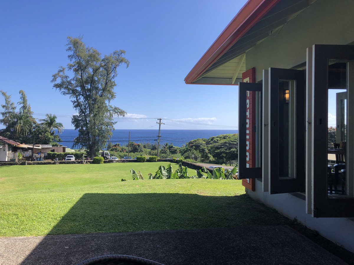 Andrewlee1814's tweet image. Enjoying lunch in Hana #theHanaRanchRestaurant