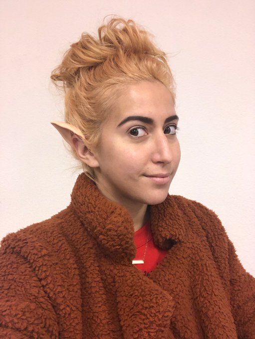 Messing around with the props on set for the next @Wood_Rocket parody and I think I’ve found my truest