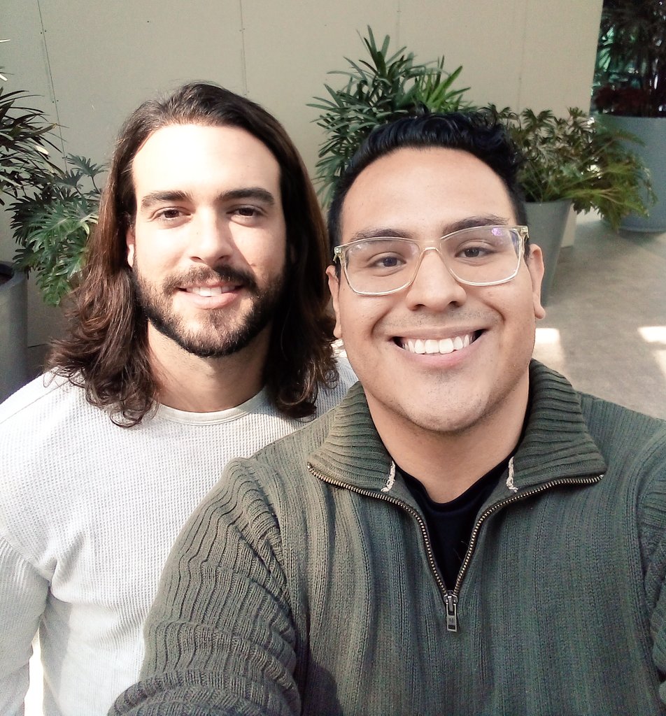 Qué gusto volver a coincidir ¡Tipazo! @PabloLyle el mayor de los éxitos con #MirreyesVsGodinez @MirreyesGodinez 🎬🎥. ¡Bienvenido siempre a Guadalajara! #TeamMirreyes 👑 ¡Aguas con la nómina!