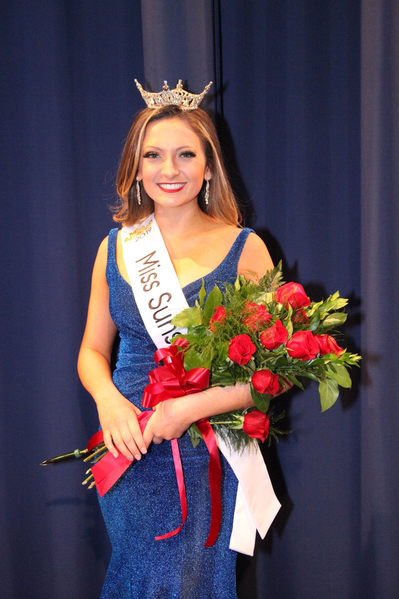 SWMIQueen's tweet image. Crowned over the weekend, the 2019 Miss Sunset Coast Scholarship Pageant Queens! Sarah, Miss Sunset Coast, and Rylie, Miss Sunset Coast Outstanding Teen. These young ladies will have the opportunity to compete at the Miss Michigan Pageant in June, 2019 in Muskegon, MI! Congrats!