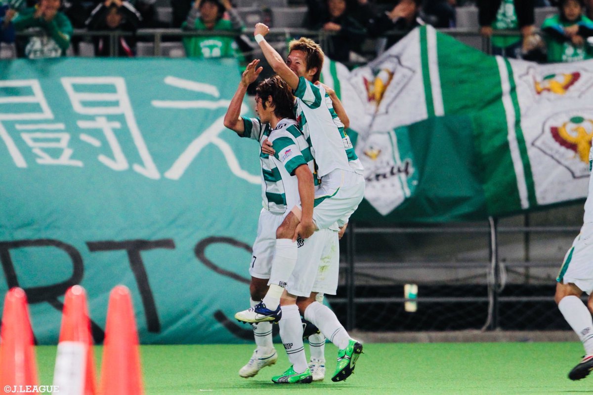 ロアッソ熊本 の、 #巻誠一郎 選手が現役引退を発表しました。 16年間