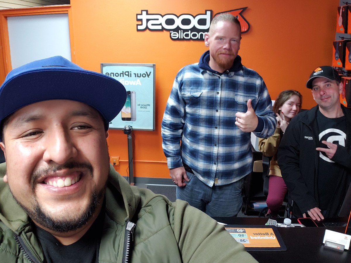 CGuzmanVIP's tweet image. A lil snow storm will not stop SPG and VIP from supporting our partners! 100% commited @Alicia_SPG @noreen_vip @VIPsalazargomez @MichaelHarnVIP @VIPwireless @vipcaseyf @OArriagaVIP