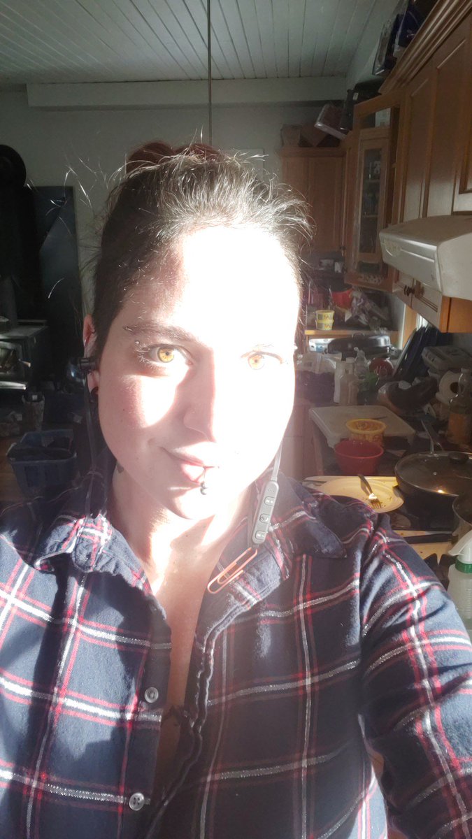 Mortalba's tweet image. She had eyes of gold and a heart of stone #strongbitch #singlemom #singleandstrong #lovebeingalone #buildingmyself #dontneedaman #igotthisshit #beautiful