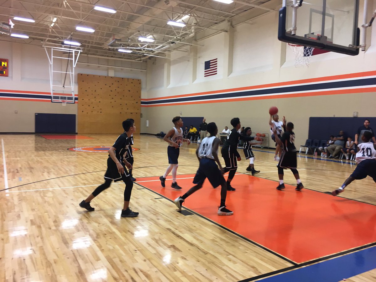 ajacinto3's tweet image. @SISDAthletics @SpringISD @SpringISDMiddle @shsboysbball @DekaneyHoops @rickeycbailey @BMSPatriots @ClaughtonCougar @DueittEagles @TwinCreeksMS1 @WellsWolverines 👨🏽middle 🏀action tonight