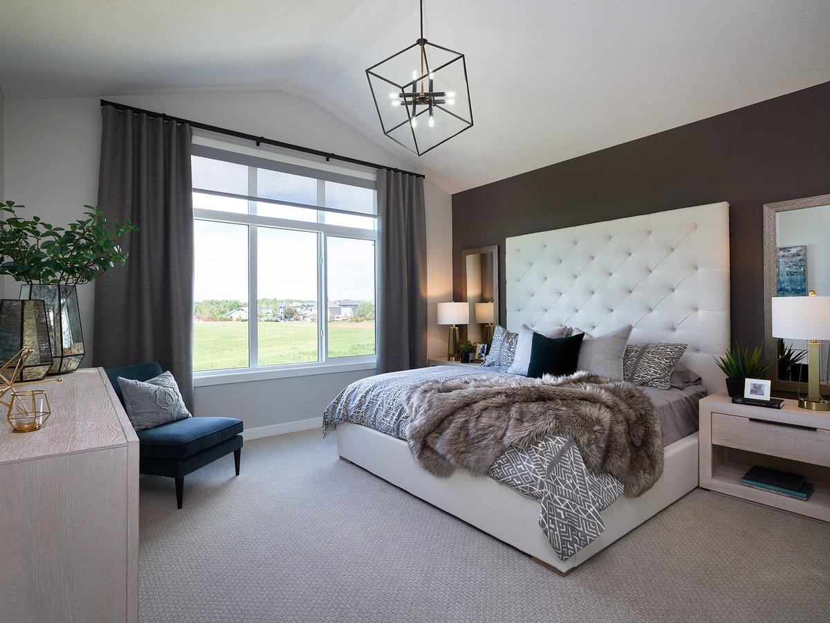 CalbridgeYYC's tweet image. A serene master bedroom balanced with dark features to soothe you to sleep and natural light to rise and shine. ow.ly/VTQz30nfLTo 

Model: Hennessey III  |  Showhome Location: Rocky Vale Green