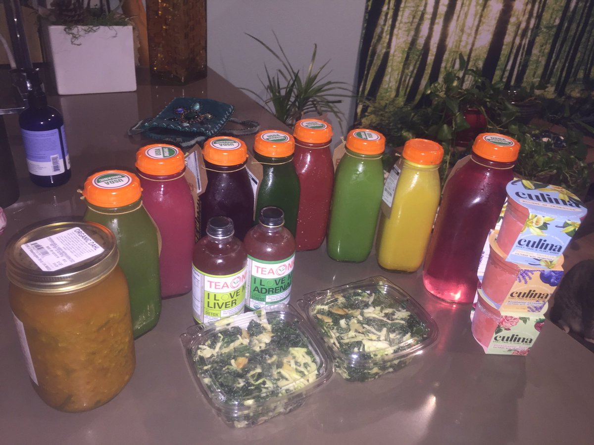 FITkrissy's tweet image. Want to FEEL GOOD as much as possible?! Drink &amp;amp; eat the 🌈 everyday! #tastetherainbow