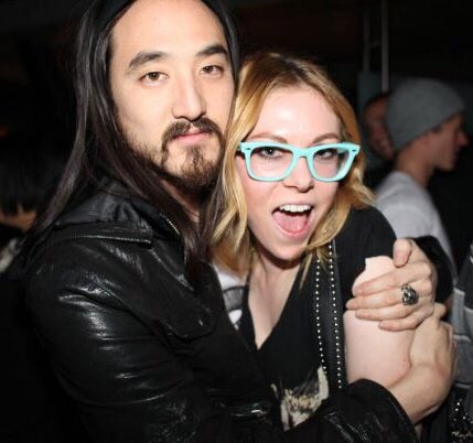 LaurenGlasses's tweet image. #10yearchallenge I am now less popular, less crazy, less spontaneous, less wasteful. But I’m so happy to be more. More in love, more hopeful, more encouraging, more supportive, more reliable, more excited to be here - alive on this earth with you. Thanks for being my friend. ❤️