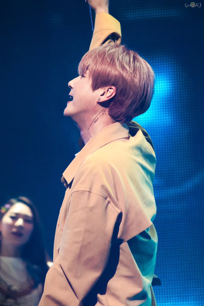 Geng_AJ's tweet photo. 181231 HYESUNG 

THE YEAR's JOURNEY 

PART.9

#SHINHYESUNG #SHINHWA 
#신혜성 #신화 https://t.co/81ewR9wL0W
