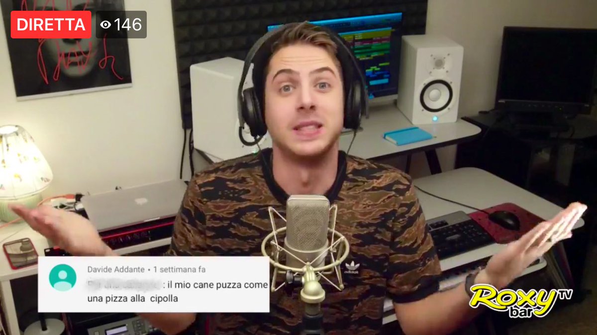 RoxyBarFans's tweet photo. Divertentissimo l’incontro tra @GimboTognazzi e @phil_bianchi... GianMarco ha trovato il suo nuovo autore preferito e Phil terrà le bottiglie della Tognazza nei suoi prossimi video! 😂
Tutto questo e molto di più al #BaroneRosso di @RedRonnie!
https://t.co/GelJvTg25A https://t.co/lfLWIGF5Wc