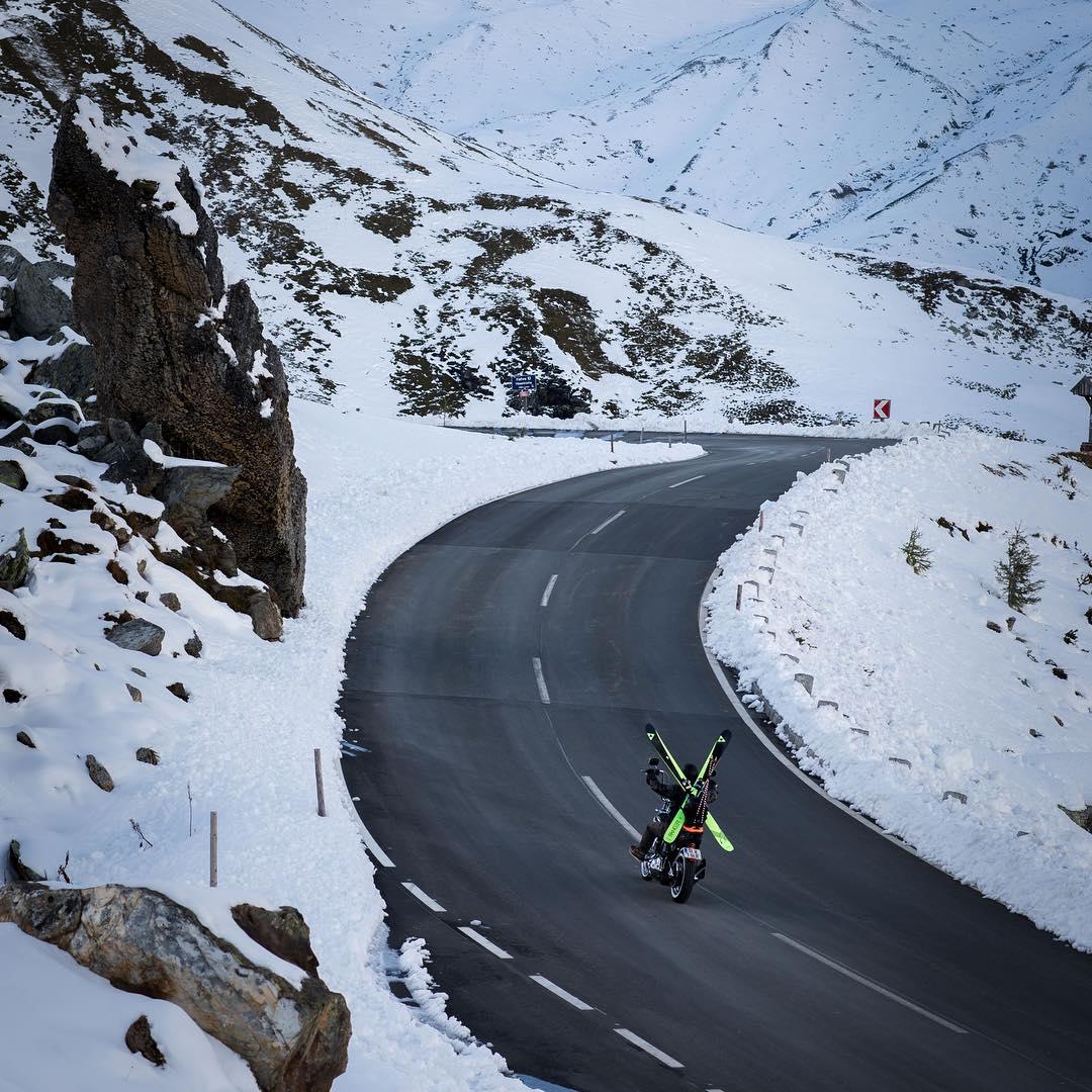 Beats the ski lift. 🚠
📷 Sebastian B.
🏍 Max H.
#FindYourFreedom #HarleyDavidson