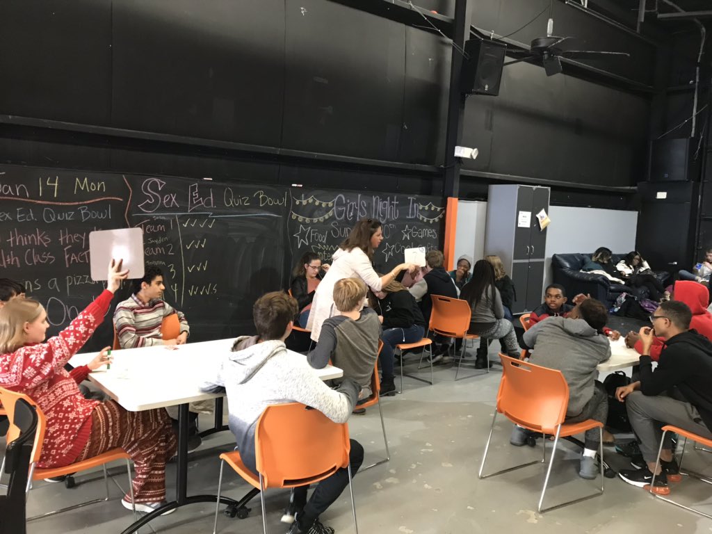 EdgeTeenCenter's tweet photo. What % of American HS students are having Sex? 
This is a type of question that was asked during our Sex Ed. Quiz Bowl @maxfreedominc.  Today was Day 1 in a 3 day series to discuss w/ teens about Healthy Vs. Unhealthy Relationships! 
#empoweringteens
#givethemthefacts
#edgeteens https://t.co/C4pSAo0cFP