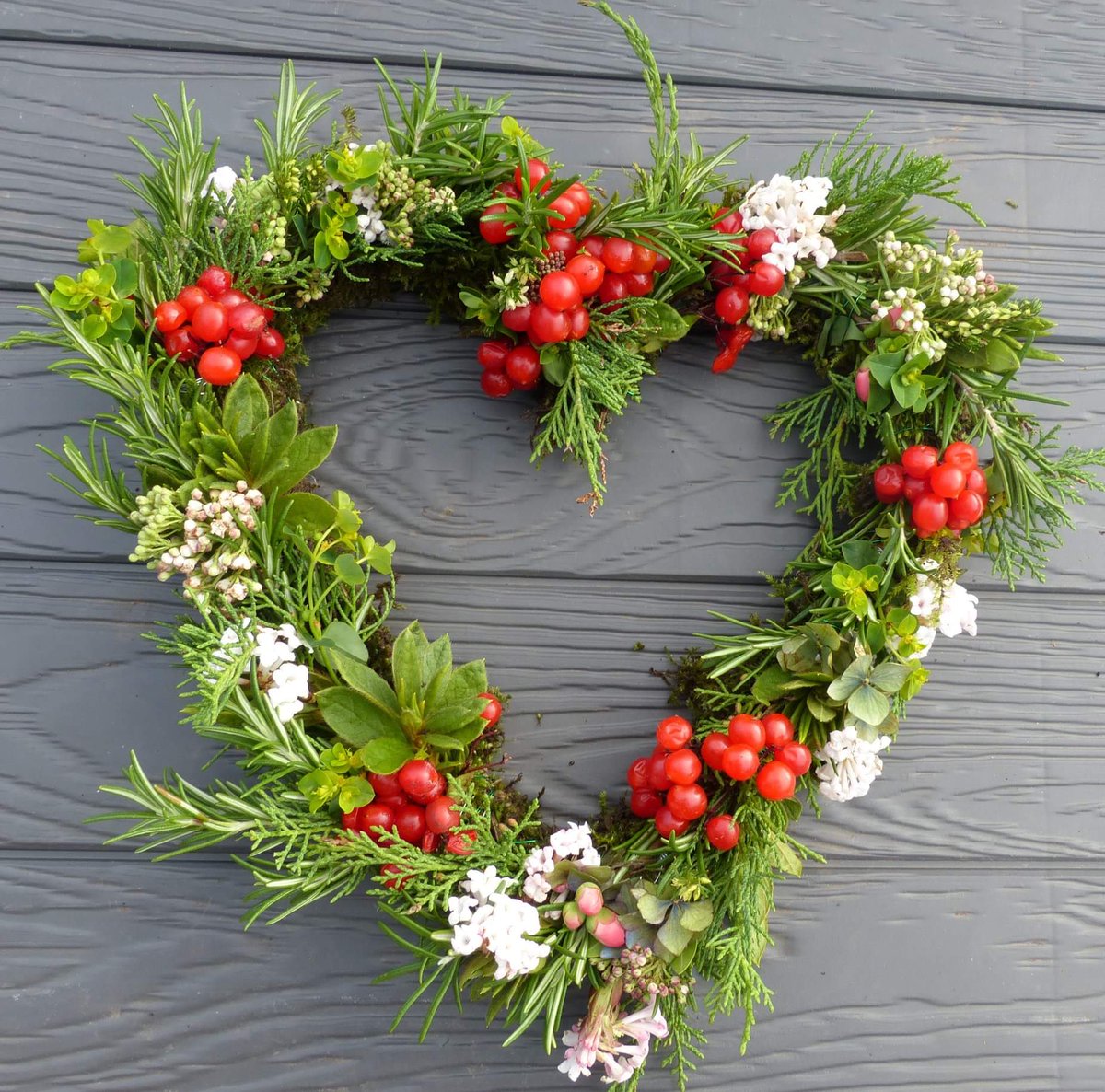 Farewellflowers- it's all about natural tributes. Unique, personal and slightly wild #farewellflowers #naturalfunerals #britishflowers #flowersfromthefarm