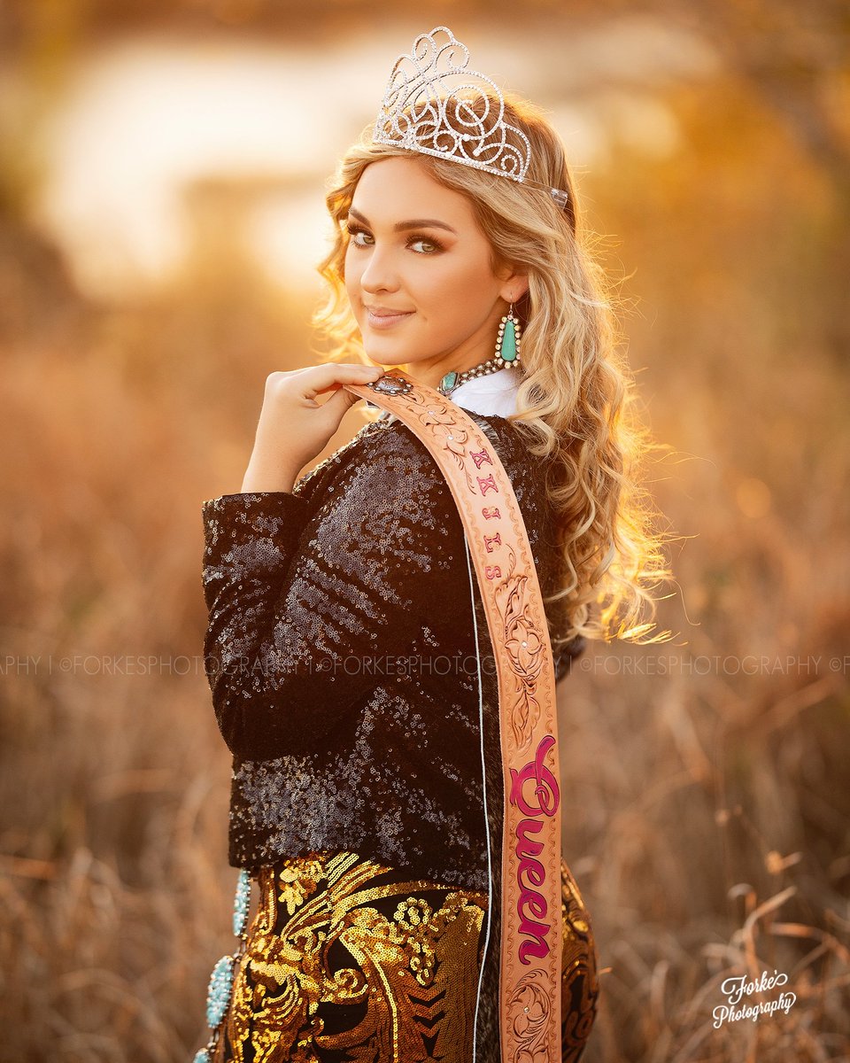 forkesphotos's tweet photo. Sidney Zimmerman // Junior Model Rep // Bishop High School // Class of 2020
We had such lovely light for Sidney's session.  Congrats on being crowned Kleberg-Kenedy Junior Livestock Show Queen! 
2019 Seniors make sure to book your session before it's too late. Contact me for infi https://t.co/TQ5etAipX7