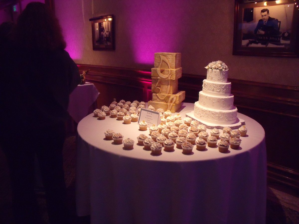 soluslighting's tweet photo. Dramatic lighting makes all the difference. #soluslighting https://t.co/CJJLhApGIe