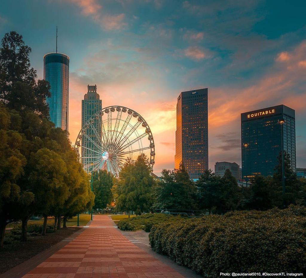DiscoverAtlanta's tweet image. Take a walk in the park. @Centennial_Park. 🎡