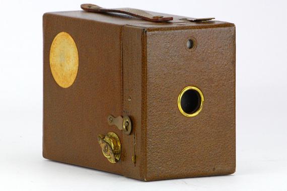 RetroPickers's tweet image. image 0  image 1  image 2  image 3  image 4  image 5  image 6
Vintage 1930 Eastman Kodak 50th Anniversary Camera – Home Decor Display &amp;amp; Collector Piece - etsy.me/2VTB6nV