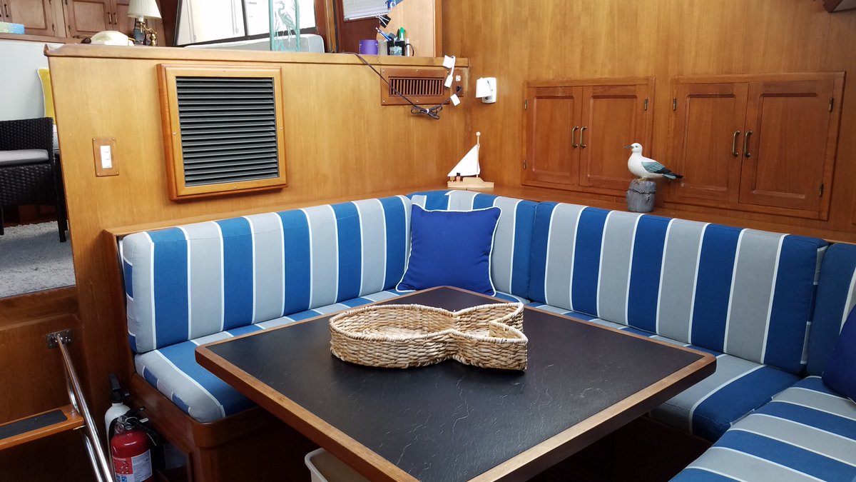 XpressExpert's tweet photo. Fore Sale $85,000.00
1984 Symbol 44' Sundeck, twin Cummings Diesels 555, 1500 hours. This vessel is in great shape, runs great and very well maintained. Only serious buyers Contact: Mark Velez 239-851-1205 #FortMyers #capecoral #naples #marcoisland #Tampa #SWFL  #boating #Yachts https://t.co/IOWZyI869W