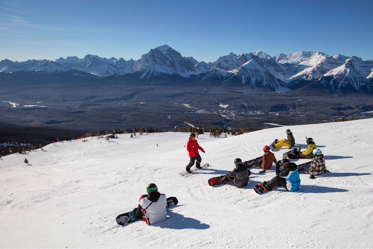 SkiLouise's tweet photo. Today at the Lake.
#justlakeit
#lakelouise
#skibig3 https://t.co/lXoIqSoQi6