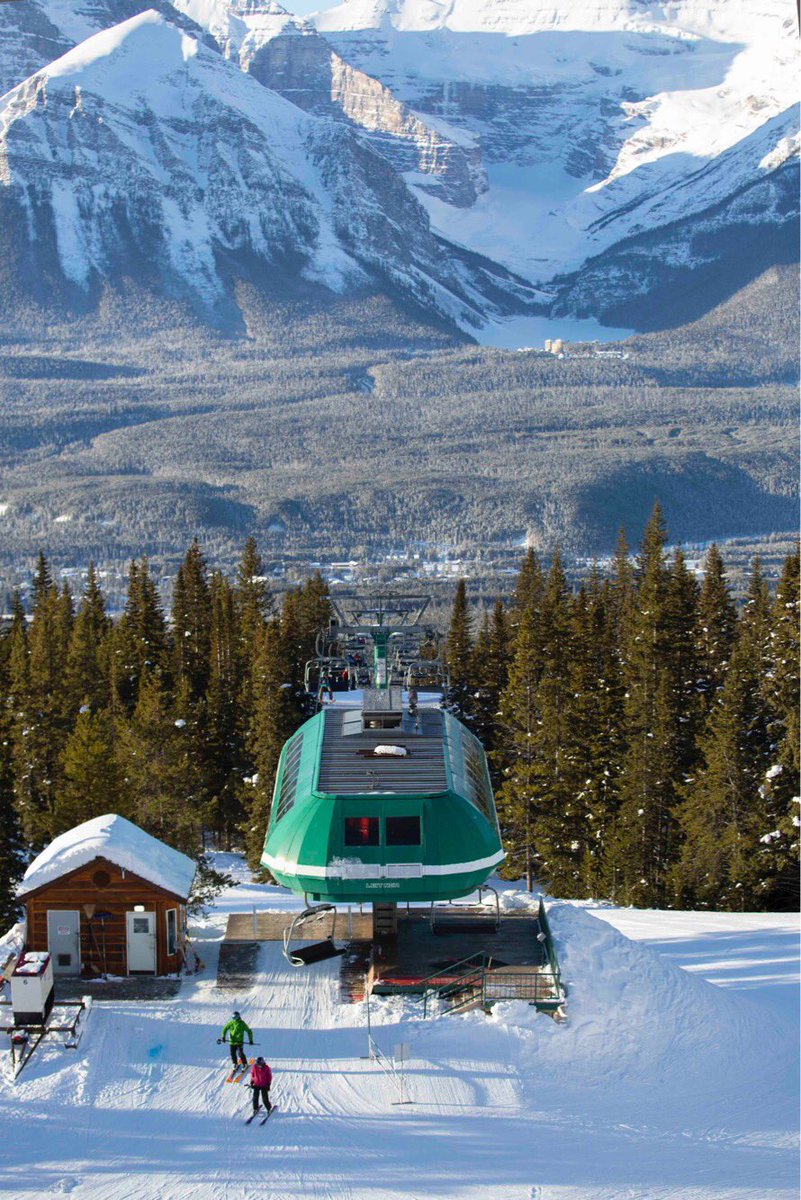SkiLouise's tweet photo. Today at the Lake.
#justlakeit
#lakelouise
#skibig3 https://t.co/lXoIqSoQi6