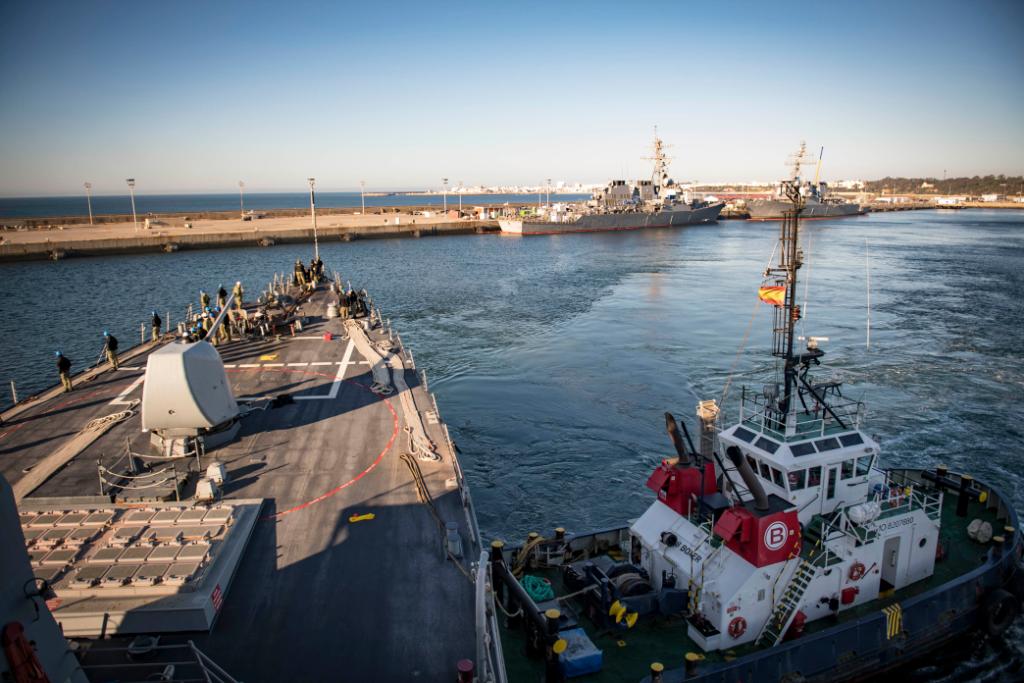 USNavy's tweet image. The #USNavy photos of the day: #USSGreenBay and #USSWasp sail alongside @jmsdf_pao_eng, @secnav76 flies a T-45 simulator, #USSPorter holds an all-hands call, and #USSDonaldCook departs Rota, #Spain.
ℹ️ info and ⬇️ download: navy.mil/viewPhoto.asp?…