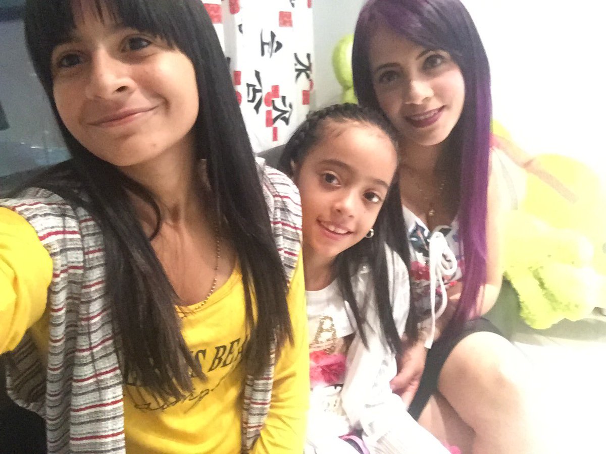 AnyerGarcia12's tweet photo. Mis Reynas las extraño 😭😭😭 https://t.co/X7zhGzZVXX