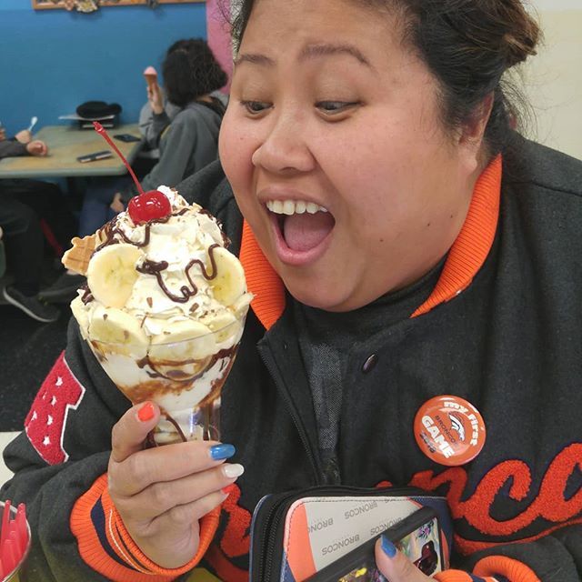 WaffleConeLLC's tweet photo. Small hot fudge sundae with almonds and bananas.#coveicecream https://t.co/85XMQJvoAR https://t.co/RSNO6l0Gn2