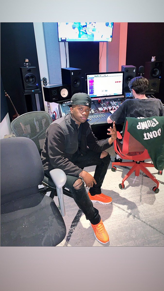 OTMNook's tweet photo. #LockedIn🎵❤️ https://t.co/FRSIKLrfSu