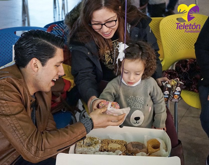 PacoPalaniR's tweet image. Amig@s los invitamos a que se unan a @teleton, una pequeña donación puede hacer la diferencia. 
"Pintemos sonrisas y construyamos juntos los sueños de cientos de niños”.