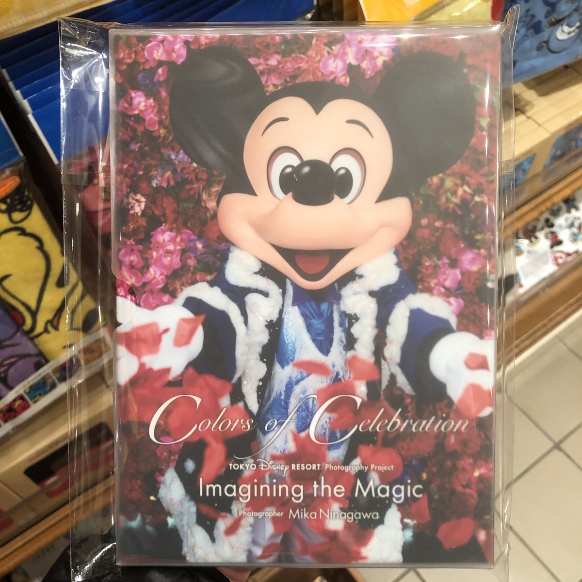 Shunsuke 今日から東京ディズニーリゾート35周年を記念した蜷川実花さんとコラボレーションしたイマジニングザマジックのグッズの第4弾が新発売しています 写真集 レジにて写真集のバッグが貰えます Tdr Now Tdr Md Shunsuke 今日から東京ディズニーリゾート35周年を記念した蜷川実花さんとコラボレーションしたイマジニングザマジックのグッズの第4弾が新発売しています 写真集 レジにて写真集のバッグが貰えます Tdr Now Tdr Md