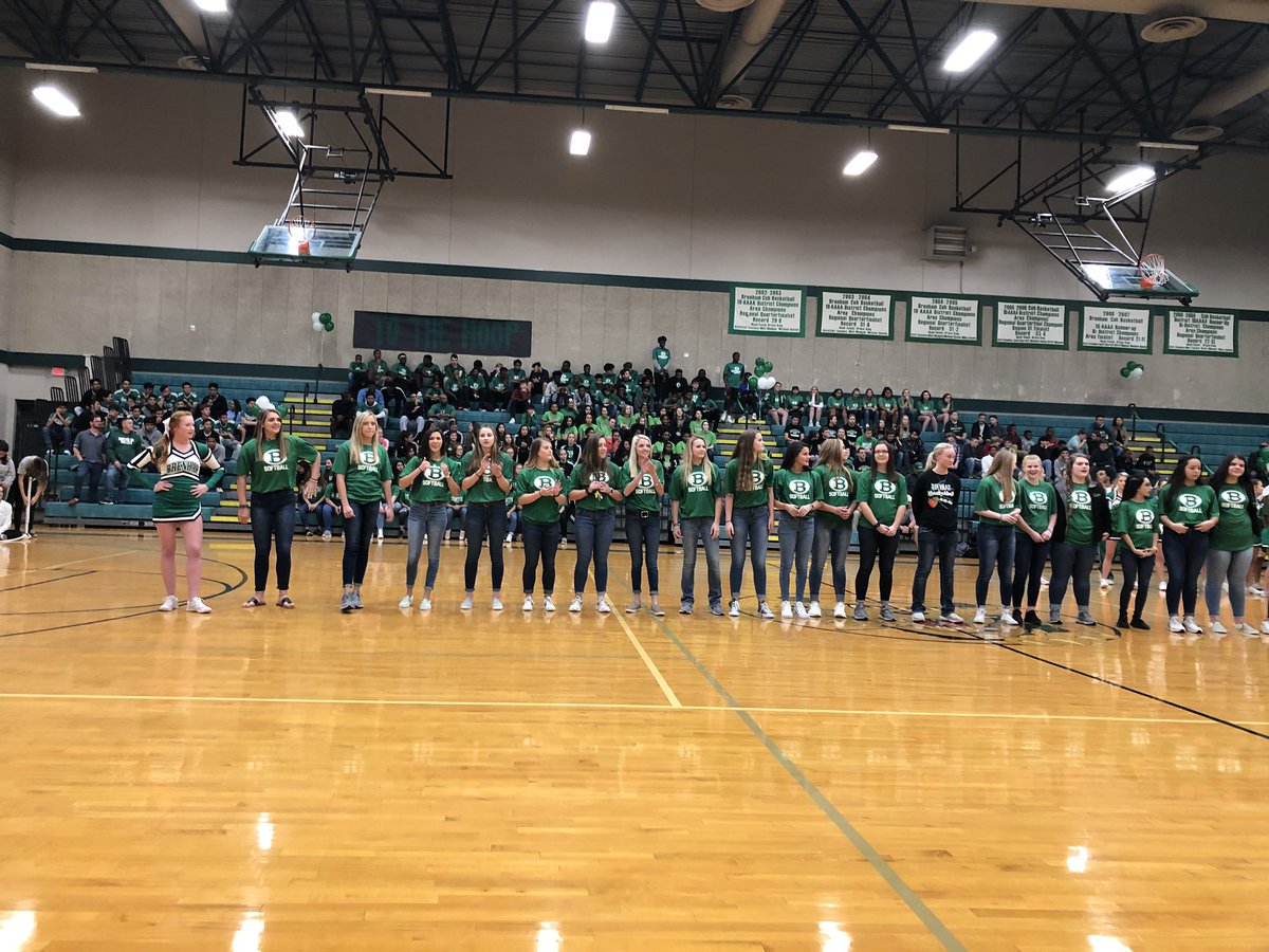 BrenhamSB's tweet photo. Meet the Cubs and Cubettes! #seasonstartsfriday #gocubettes https://t.co/UsjdvWB6Ju