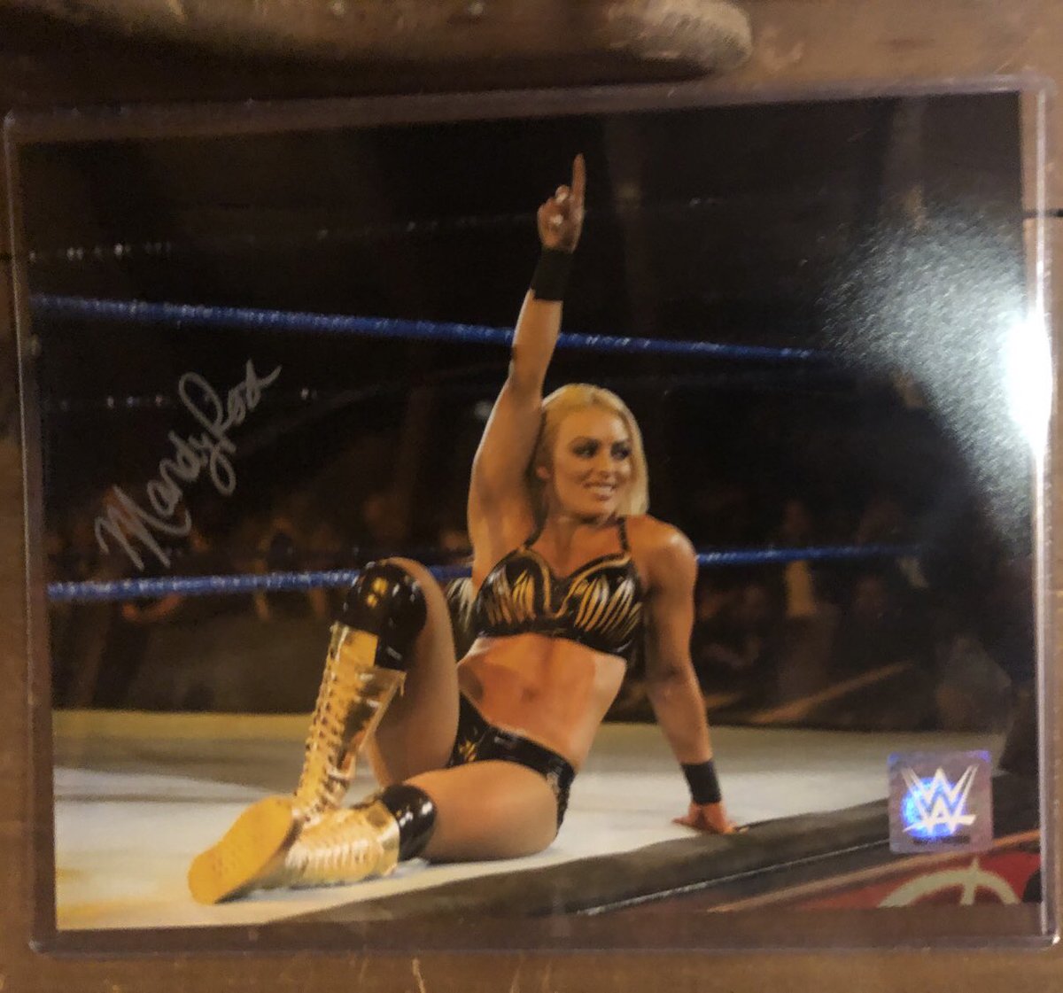 JacobHnot's tweet photo. Got this from wweshop!!! A @WWE_MandyRose autograph!!! https://t.co/wGlqyh7Sa1