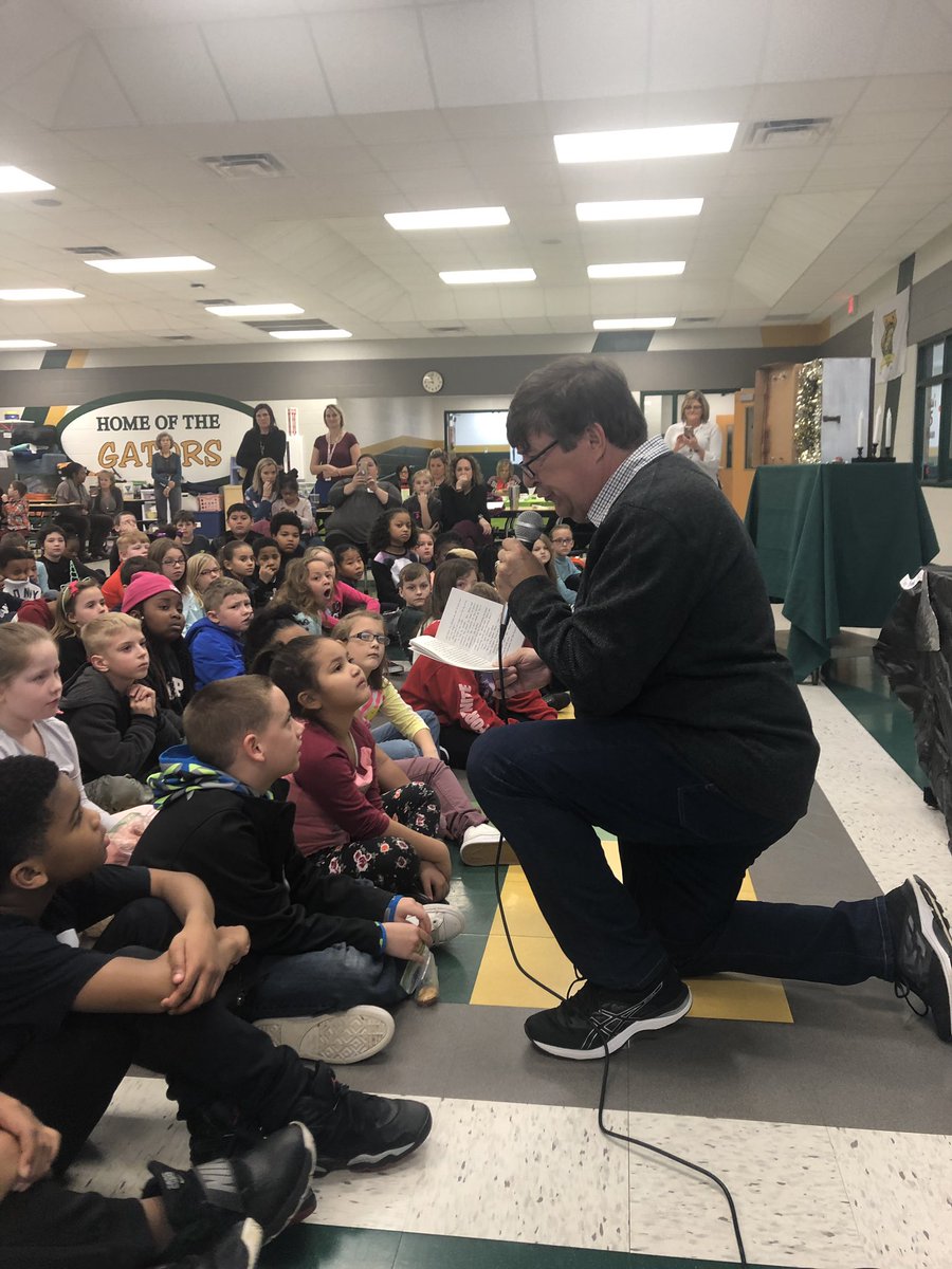 happyhaysteach's tweet photo. GES’s One Book Blitz reveal! #scs1book #scschat #onebookblitz #onebookonecommunity https://t.co/StdQWGqUKl