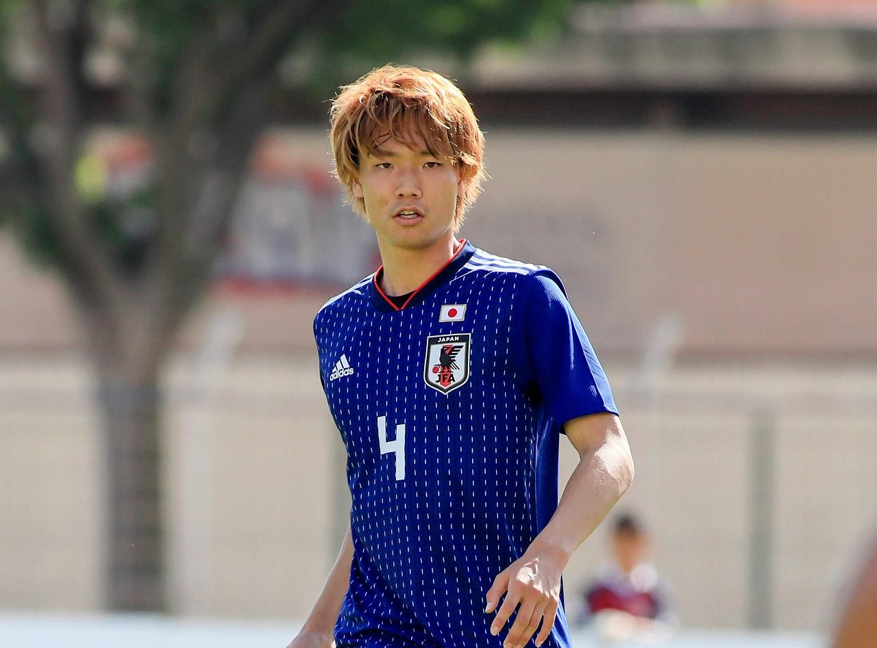 Uzivatel サッカーダイジェスト Na Twitteru フローニンヘン入りの板倉滉 マンcカラーを背景にメッセージ 地元ファンは 堂安の相棒 を歓迎 サッカーダイジェストweb T Co 1mnponm26o 板倉滉 川崎フロンターレ Groningen Manchestercity オランダ