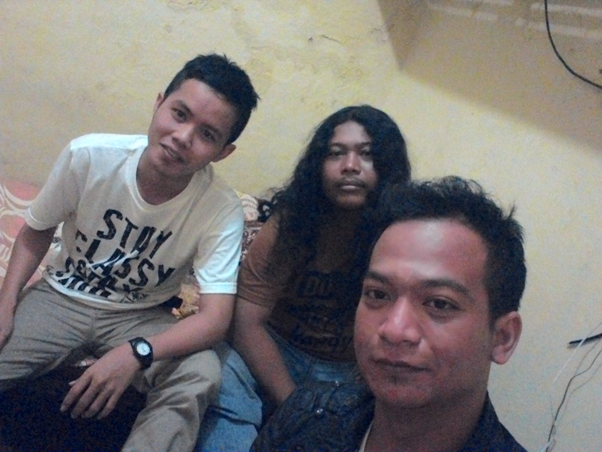 Konco mbolang 

#temensejati#koncosekolah#koncodolan#sedulur