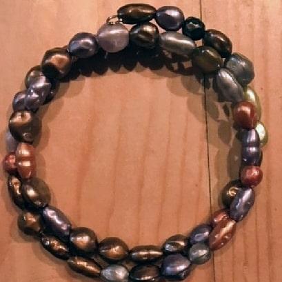 renewsheffield's tweet photo. We're so thankful for lovely people bringing their skills to share, it brings such a sense of community! Last week renew11 learnt how to make these bracelets! Come join us today at Lotte on the Edge 3.30-5.30. #mentalhealth #wellbeing #wellness #rest #mindfulness #sheffield https://t.co/PvlRhTaVYv