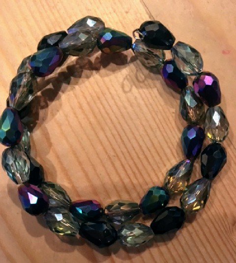 renewsheffield's tweet photo. We're so thankful for lovely people bringing their skills to share, it brings such a sense of community! Last week renew11 learnt how to make these bracelets! Come join us today at Lotte on the Edge 3.30-5.30. #mentalhealth #wellbeing #wellness #rest #mindfulness #sheffield https://t.co/PvlRhTaVYv