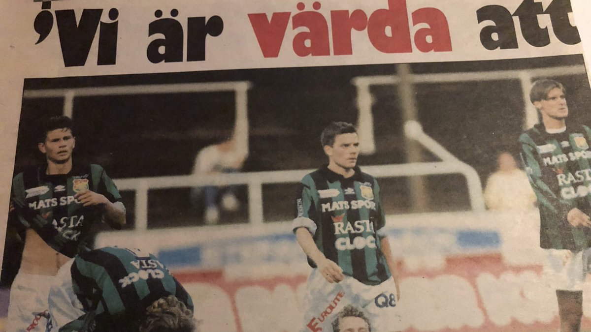 HeboHank's tweet photo. @dbjornalm @Jeppe67 Alltid tänkt 1996 men ser nu att tröjan 1996 såg ut så här. Se bild. Kanske 1998 stämmer? Extra fakta: rubriken avslutas på nästa sida med ... ”åka ur”. Vilket skitår 96 var f.ö. #GAIS https://t.co/qg5CkDU7Qd