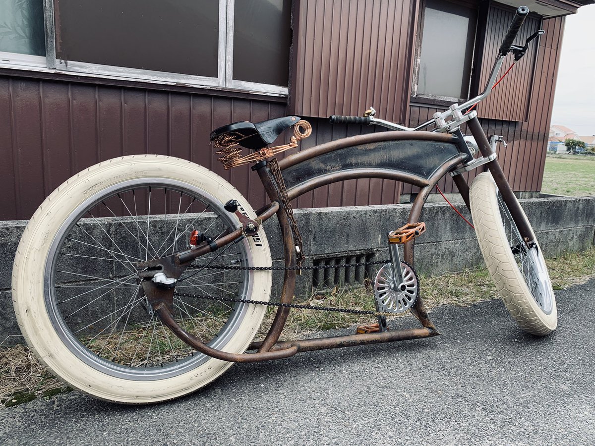 romesama_'s tweet photo. やっとBROOKSのサドル取付け完了♪
あとブレーキを油圧から普通のディスクブレーキにして、防犯用のサビたチェーンと南京錠😁

#RuffCycles
#CustomBicycle
#CustomCruiser
#StretchCruiser
#ビーチクルーザー
#LowKustomBC https://t.co/tyB3yaUUZ5