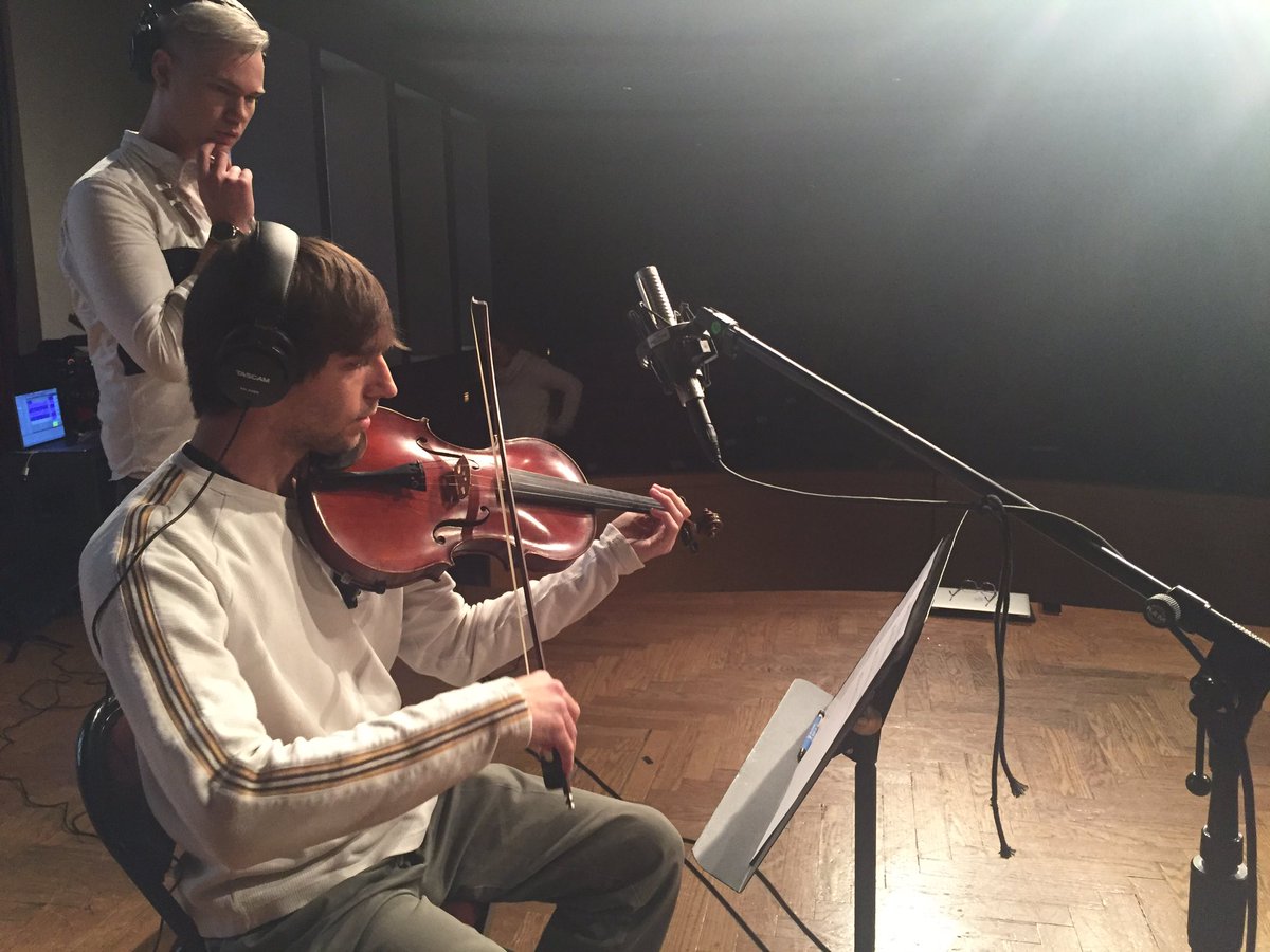 alideckardmusic's tweet photo. Nothing better than real strings for the new album #Singer #singersongwriter #losangeles #soulmusic #soulful #pasadena #recoeding #studio https://t.co/swM7SH8DiW