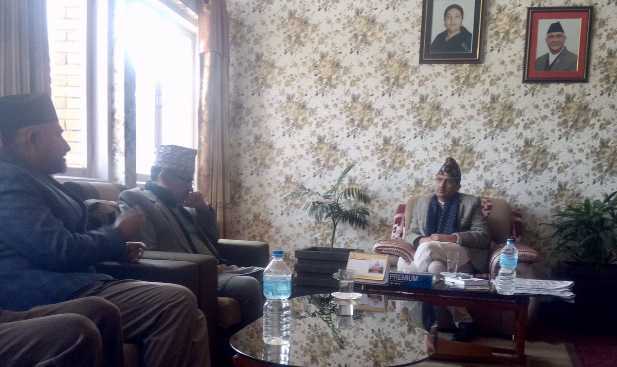 ujwalthapa's tweet photo. नोट चल्ने, भोट नचल्ने?
विदेशमा ४० लाख नेपालीले आफ्नो भोट हाल्ने संवैधानिक हक प्रयोग गर्न सकिरहेका छैनन्।

हिजोँ कानुन मन्त्रीसँग यस बारेमा विवेकशील नेपालीको टोलीले छलफल गर्यो।
 सरकार र निर्वाचन आयोगलाई झकझकाई रहेछौँ र निरन्तर रहनेछौँ
#Ideservetovote #NoteChalneVoteNachalne https://t.co/0AeJBx1rhw