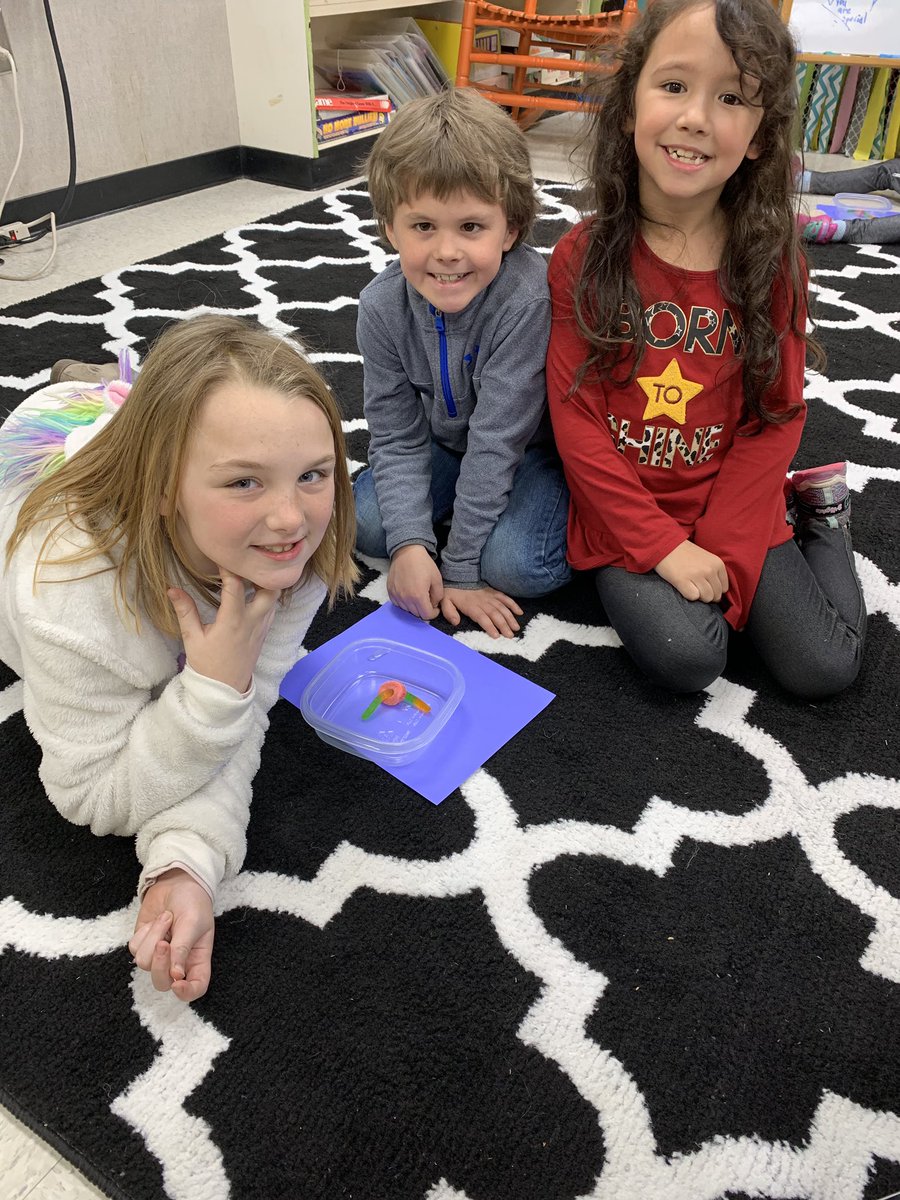 MrsThomasUES's tweet photo. Doing some cool things in guidance this week! #savefredtheworm #cooperation @NorthBrookElem #LCSstrong2theCore #Soaring4Success π https://t.co/uHNFqWtQAK