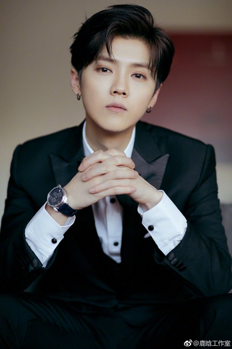 NEWS] 190115 #LuHan Studio: The appendix of postcard album of today's Lu  Boss, is given to you who have been missing him all the time.  \u200b#SIHH2019LuHan #LuHanAudemarsPiguet (2), image size:800x1200