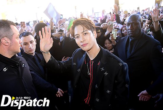 JacksonWGlobal's tweet photo. [PHOTOS] 190115 Dispatch 

Jackson at Fendi show for Milan Fashion Week😍(1/2)

🔗 https://t.co/JgcX4ZmHEG

#FendiManInMilan 
#JacksonWang #王嘉尔 #잭슨 #GOT7 @JacksonWang852 @GOT7Official https://t.co/dYhHcpyTSU