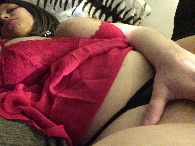 I&rsquo;m live https://t.co/gfy6j4cZAw<a href="/tag/camgirl"class="tags"><span>#camgirl</span></a>