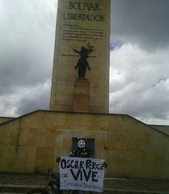 Hoy #15Ene  se cumple un año de tu lastimosa partida #OscarPérez , siento mucho dolor y mucha impotencia de saber que no estarás más con nosotros físicamente, pero estás en la mente y en el corazón de los Venezolanos que siempre creímos en ti.
VER VÍDEO : youtu.be/o4aV7g37S7I
