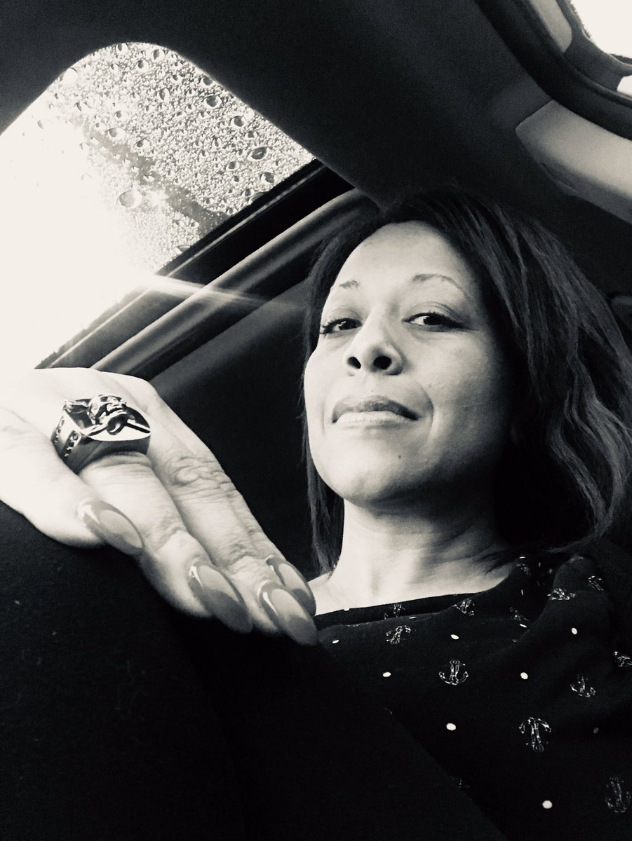 AzucarT11's tweet image. Mood on a SoCal Rainy Day.... 🌧⚓️🖤☠️ #lularoe @LuLaRoe #classicT #noirleggings #alwayscomfy